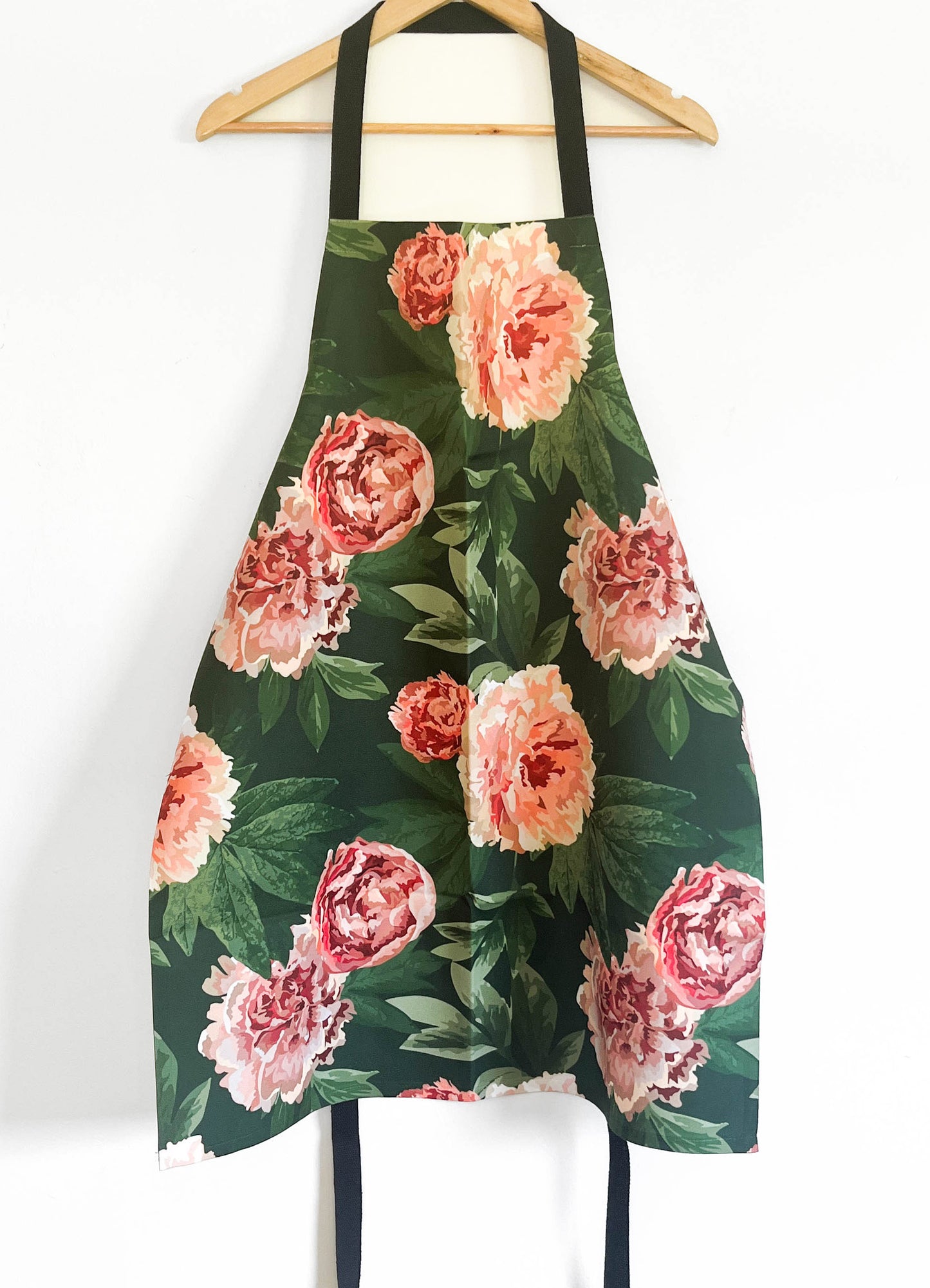 apron - peony forest